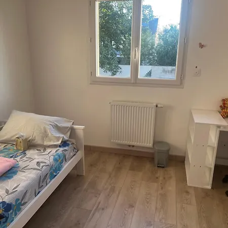 Maison Familiale Dans Un Quartier Calme Дом отдыха Villecresnes